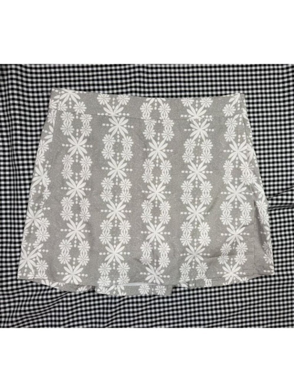 RipSkirt Hawaii Wrap Skirt Women’s Medium Gray White Floral Unlined Summer